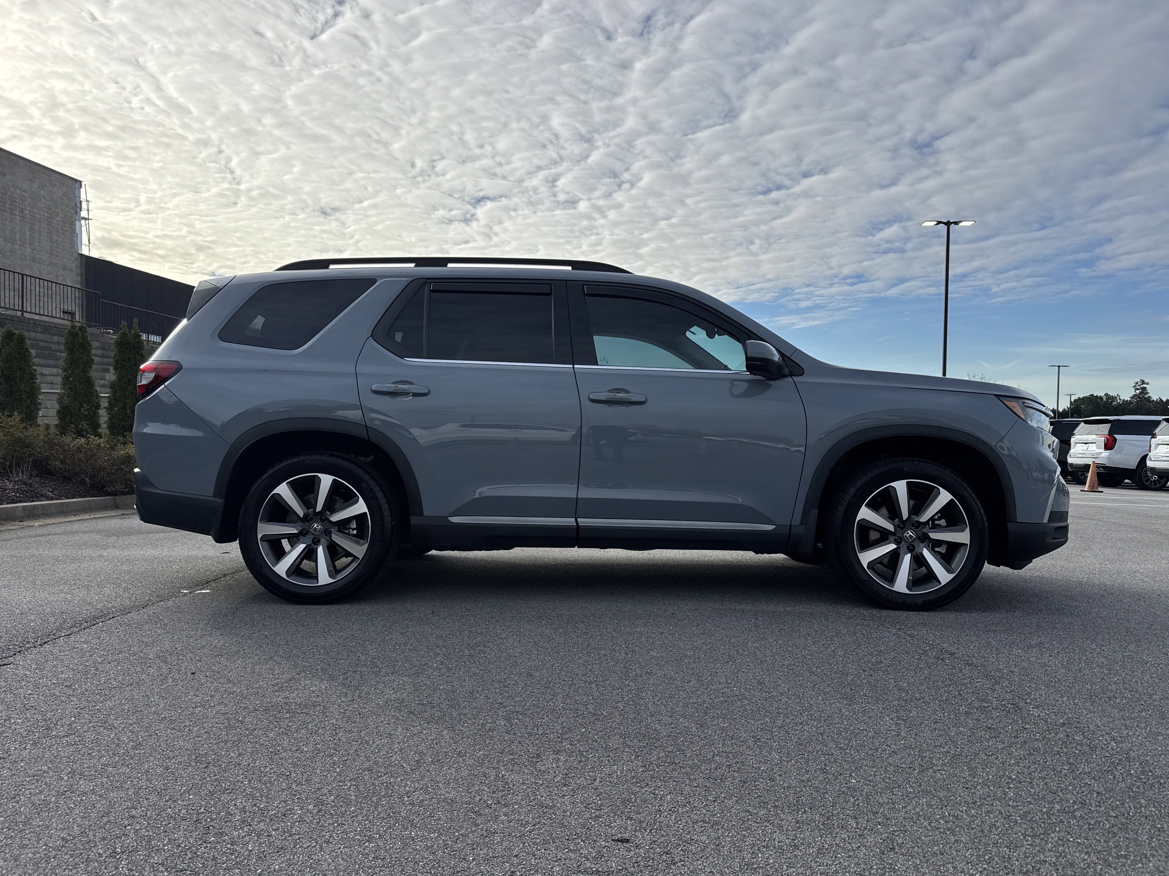 Used 2025 Honda Pilot Touring image 11