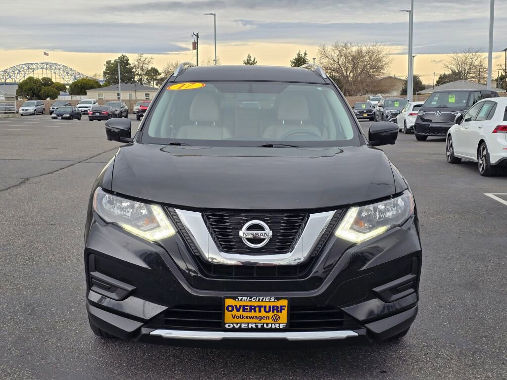 Used 2017 Nissan Rogue SV w/ SV Premium Package FWD image 6