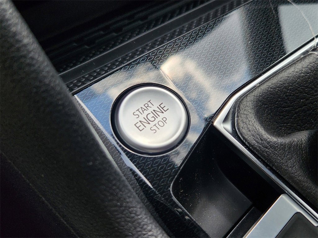 New 2025 Volkswagen Taos SEL image 22