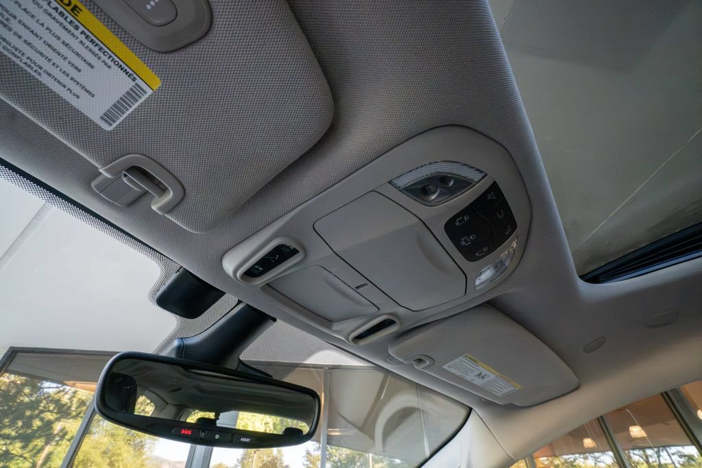 Used 2021 Chrysler Pacifica Touring-L w/ Uconnect Theater Family Group FWD image 15