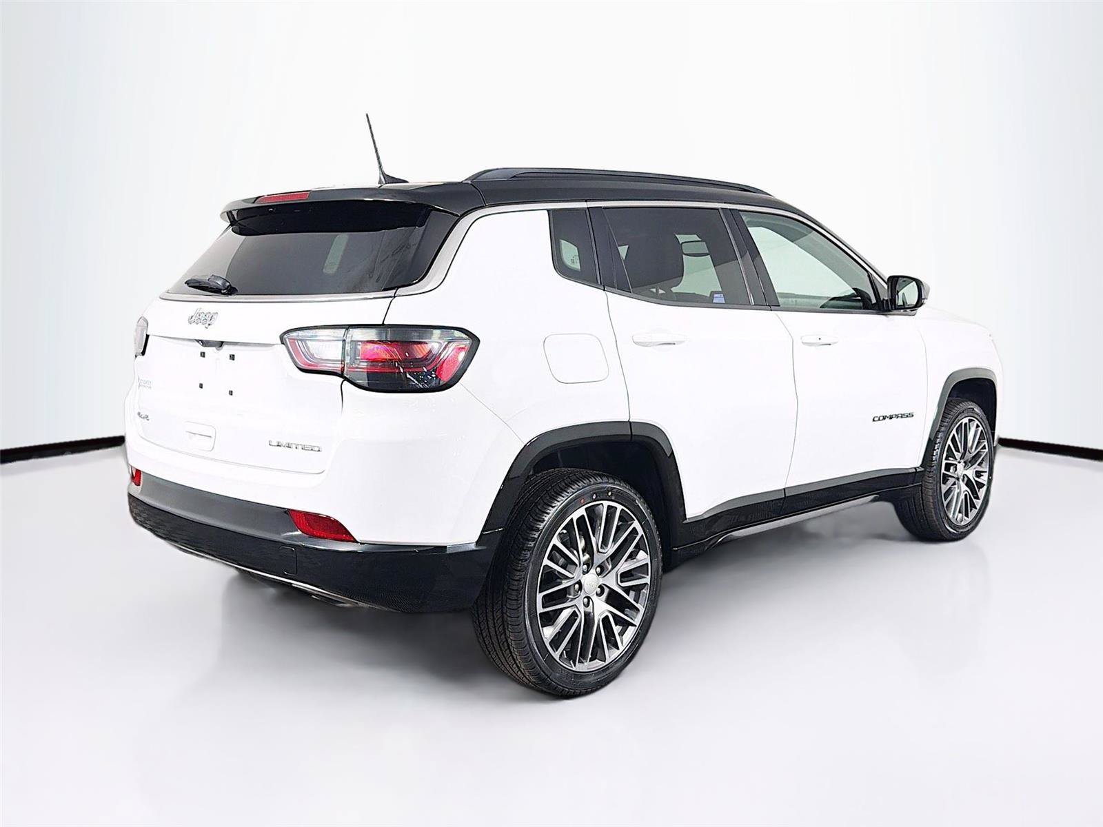 Used 2023 Jeep Compass Limited w/ Elite Group AWD/4WD image 11