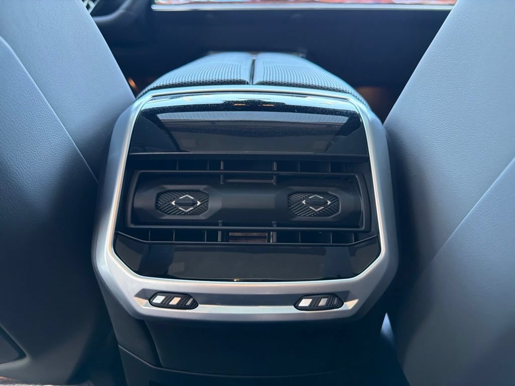 Used 2023 BMW 760i xDrive w/ Luxury Rear Seating Package AWD/4WD image 15