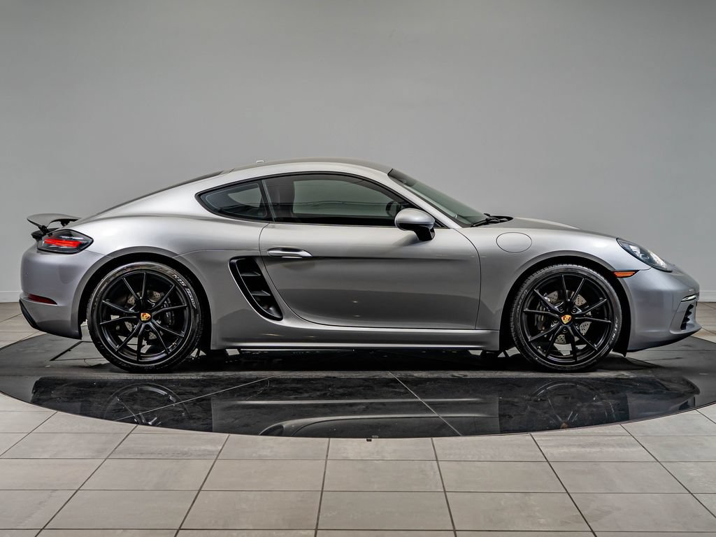 Used 2017 Porsche 718 Cayman RWD image 8