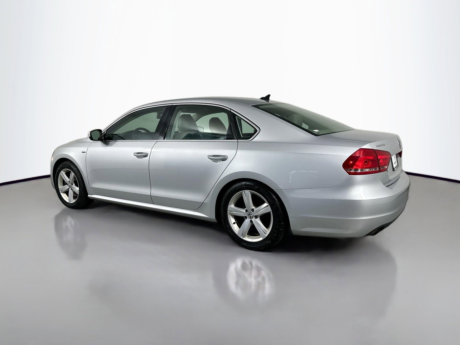 Used 2015 Volkswagen Passat 1.8T Limited Edition image 7