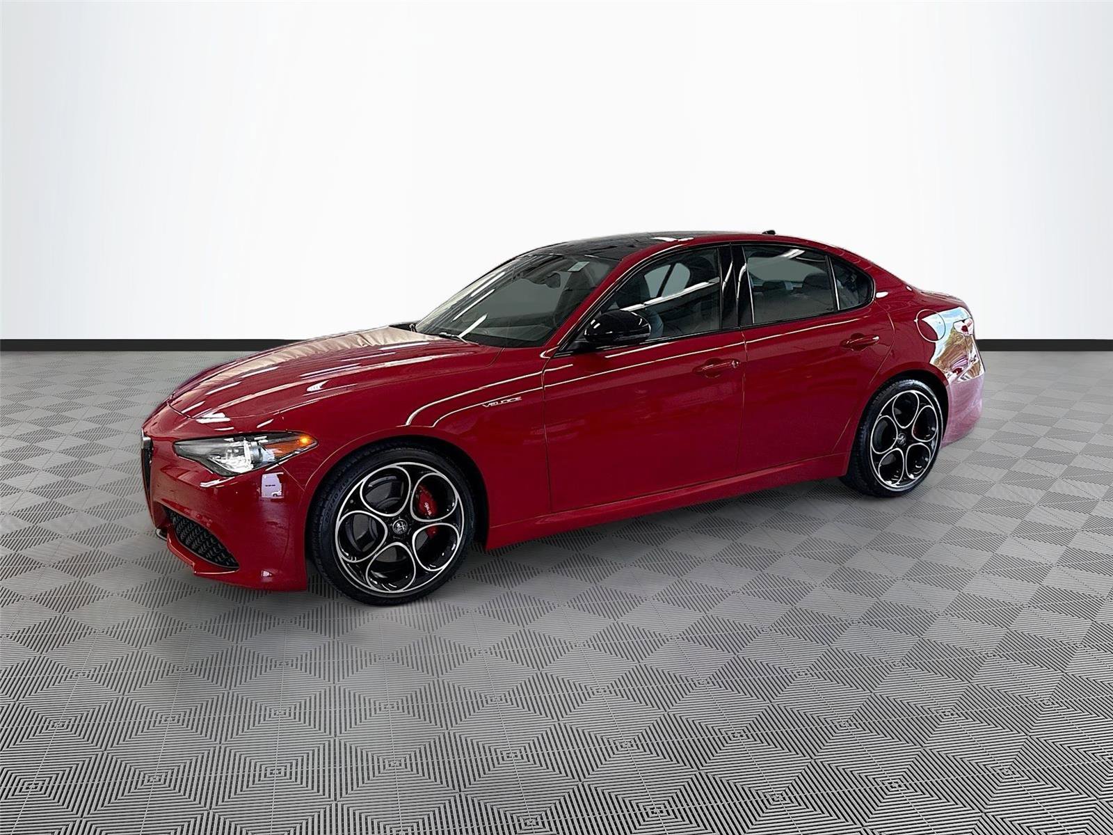 Used 2023 Alfa Romeo Giulia Veloce RWD image 3