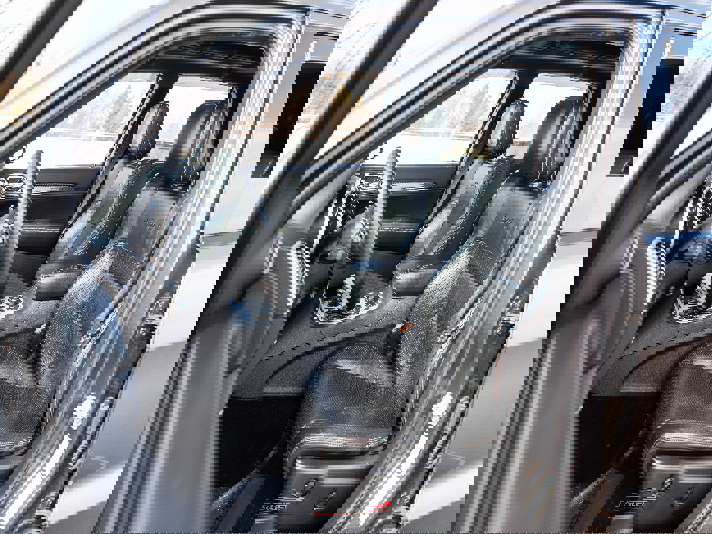 Used 2016 Jeep Grand Cherokee SRT image 16