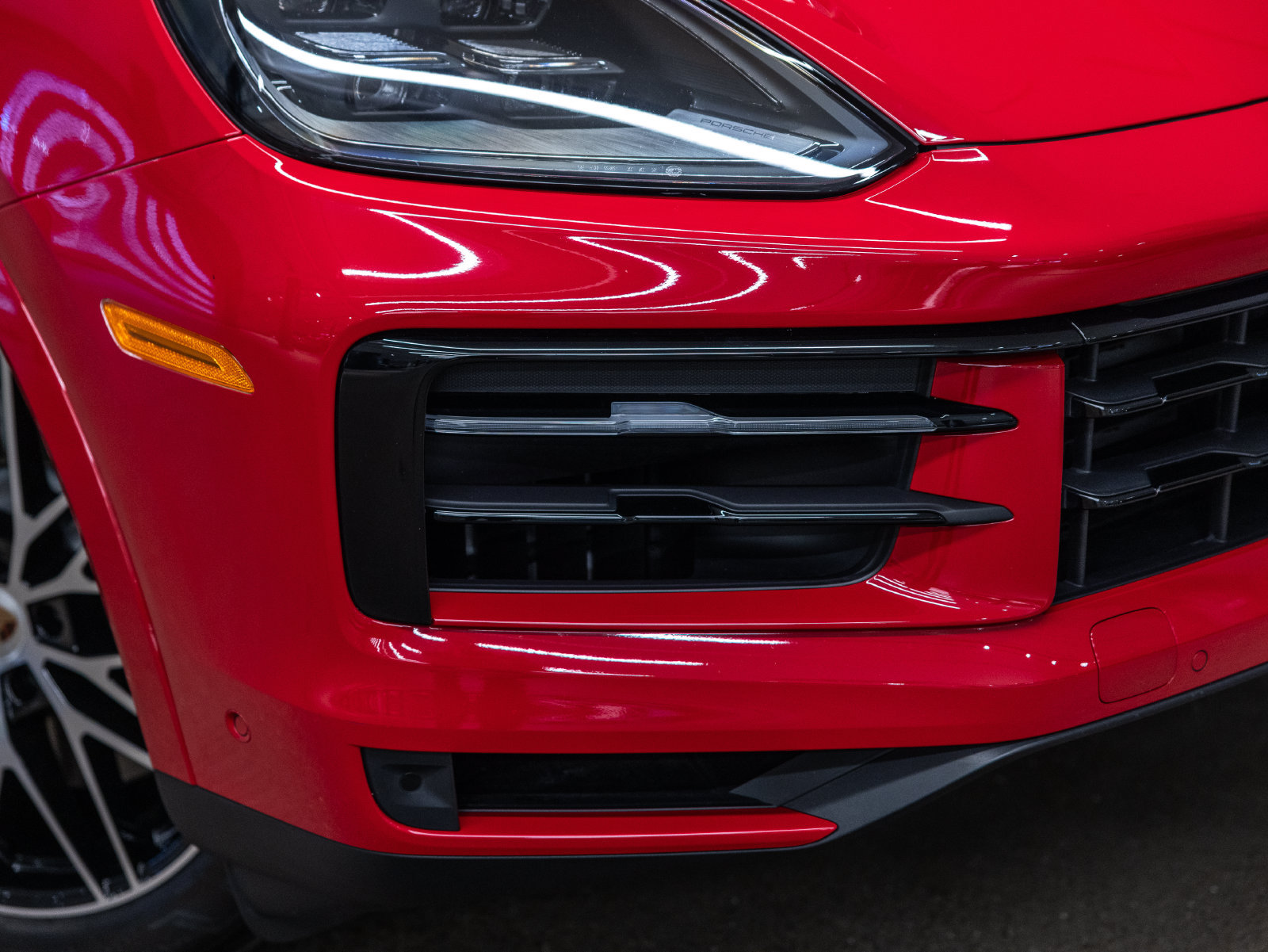 Certified 2025 Porsche Cayenne E-Hybrid Coupe AWD/4WD image 14