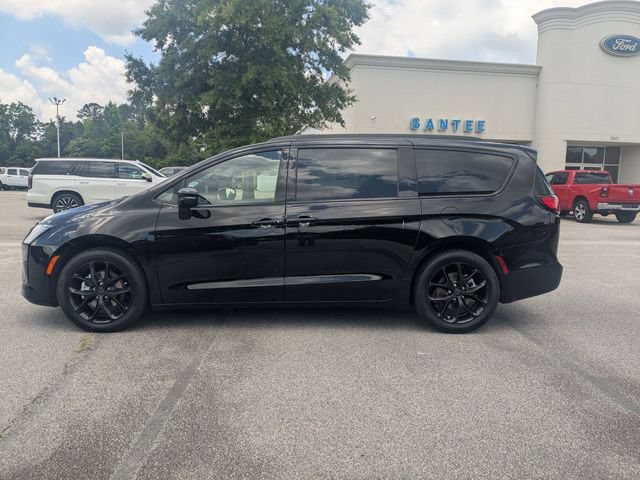 New 2027 Chrysler Pacifica Limited FWD image 6