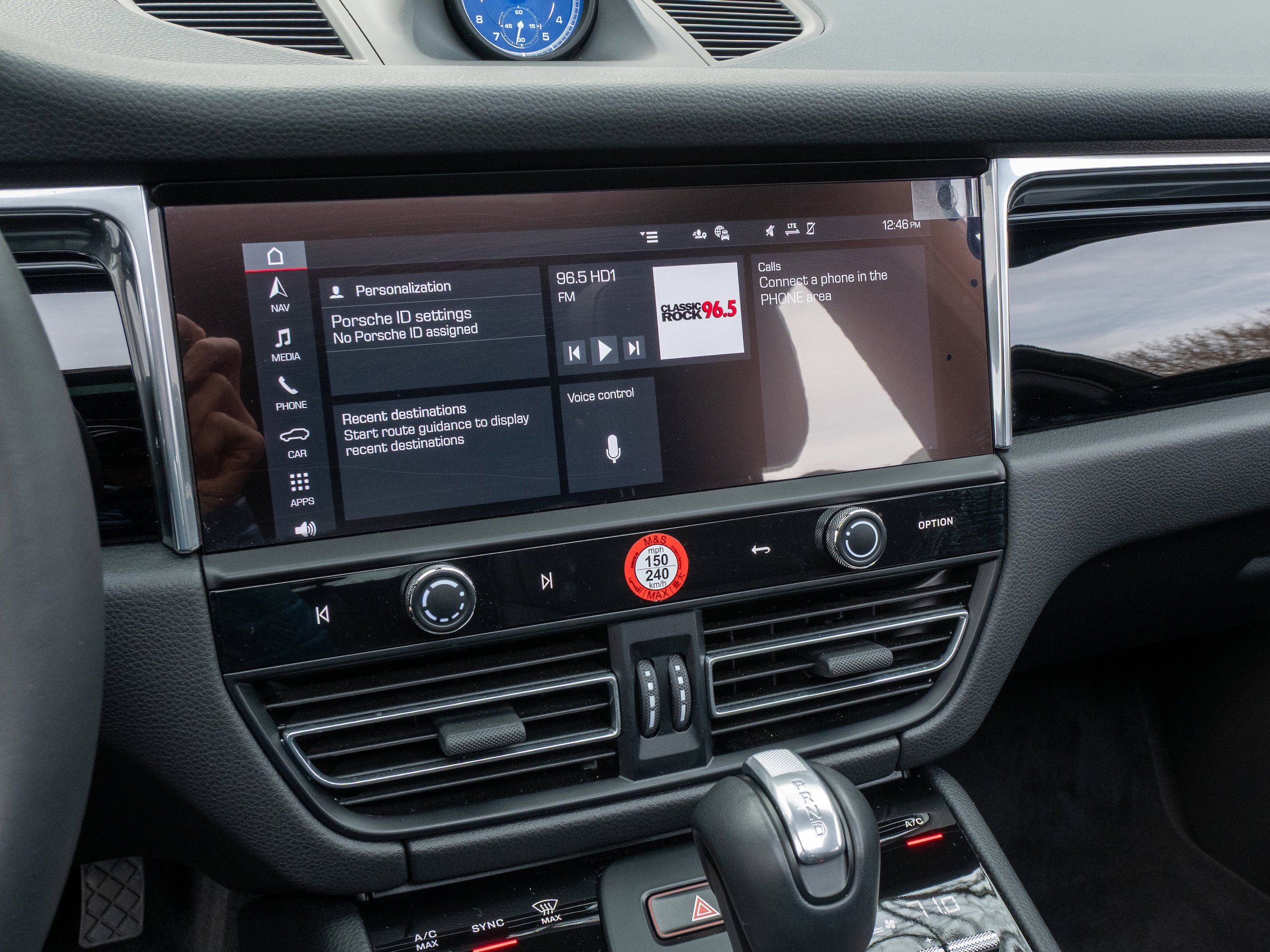 Certified 2025 Porsche Macan image 28