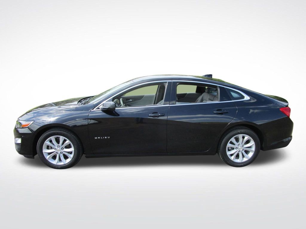 Used 2025 Chevrolet Malibu LT image 2