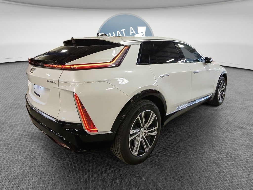 Certified 2024 Cadillac Lyriq Luxury AWD/4WD image 3