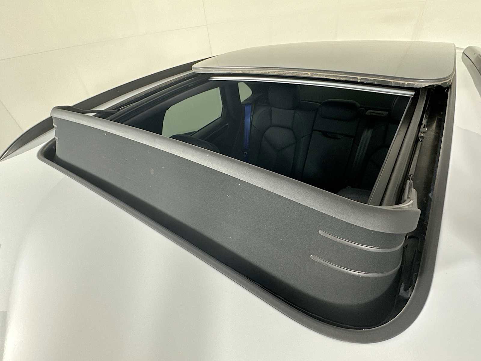 Certified 2025 Porsche Macan image 21