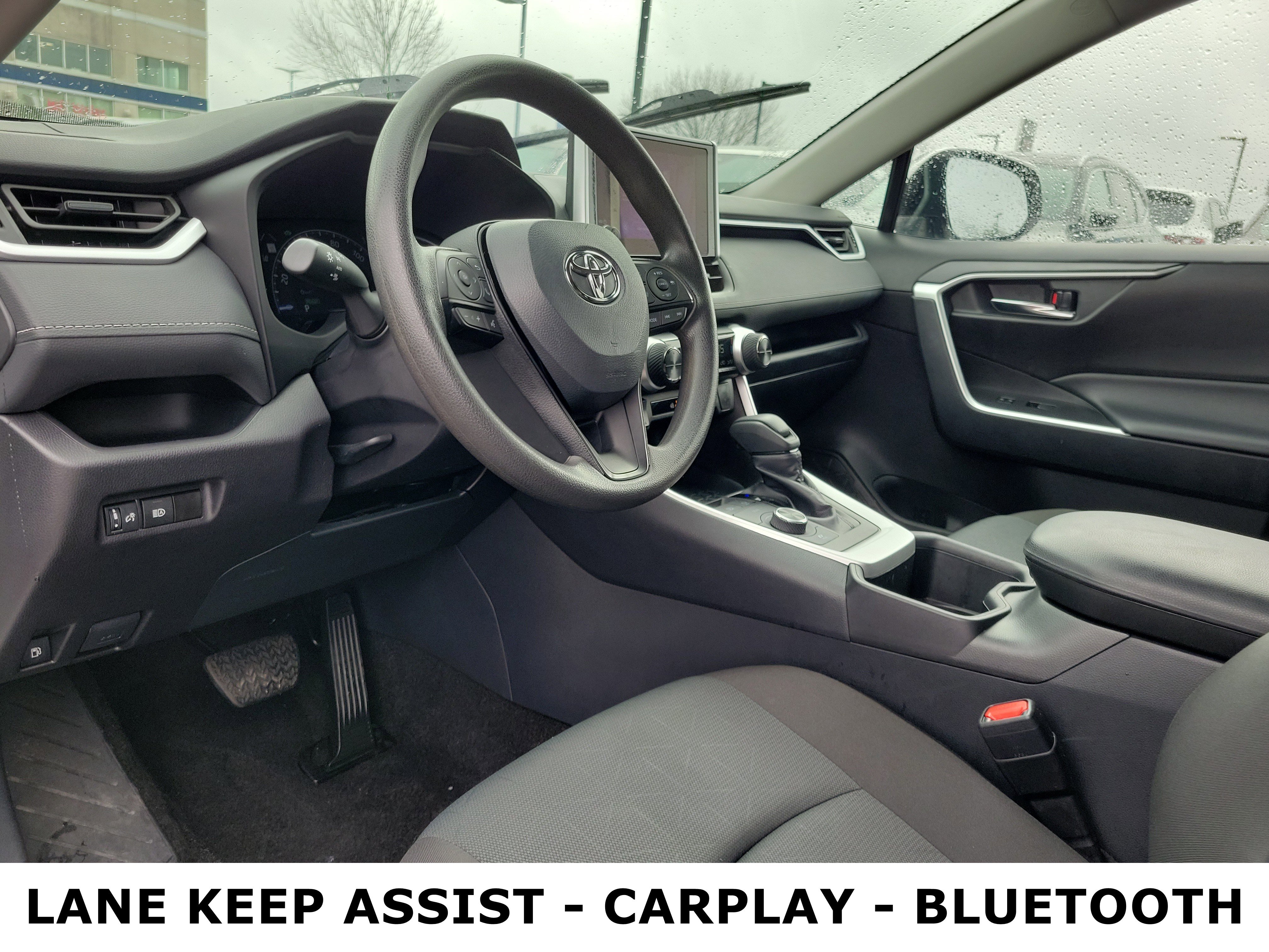 Used 2025 Toyota RAV4 XLE image 19