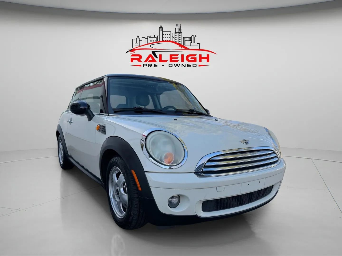Used 2010 MINI Cooper Hardtop image 4