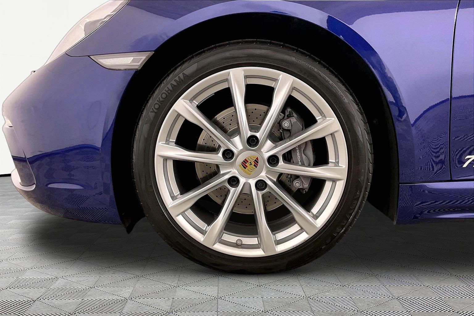Used 2023 Porsche 718 Cayman RWD image 13