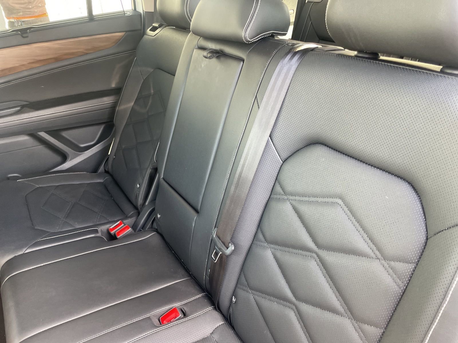 Used 2025 Volkswagen Atlas SE image 12