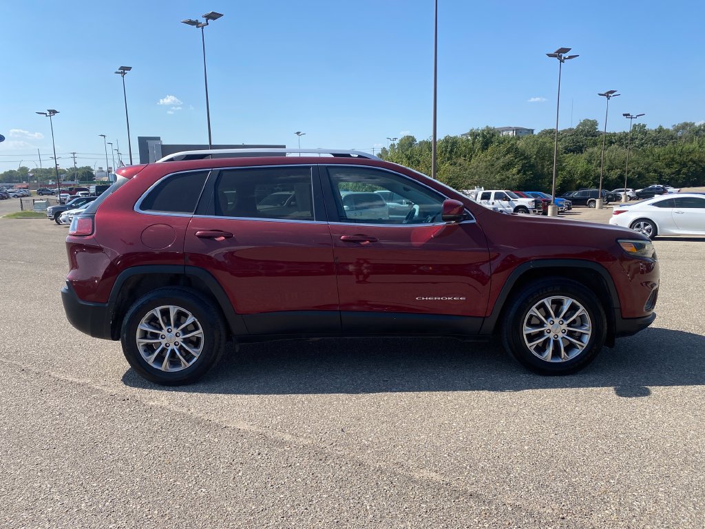 Used 2021 Jeep Cherokee Latitude Plus AWD/4WD image 7