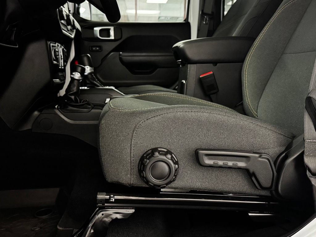 Used 2024 Jeep Gladiator Sport AWD/4WD image 10
