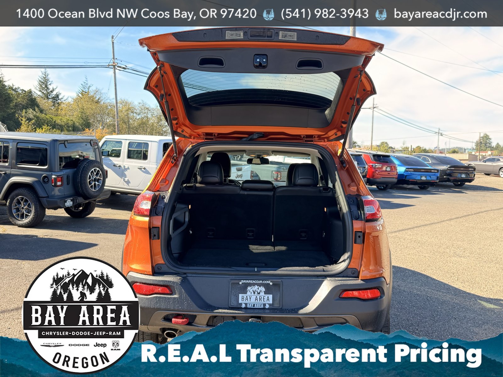 Used 2016 Jeep Cherokee Trailhawk w/ Leather Interior Group AWD/4WD image 7