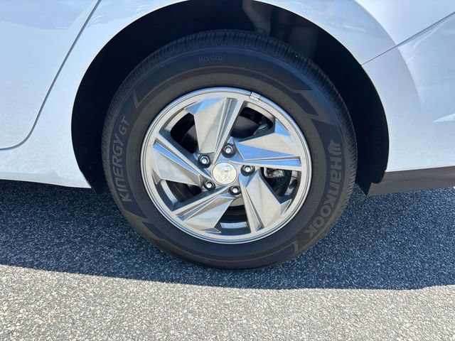 Certified 2025 Hyundai Elantra SE FWD image 8