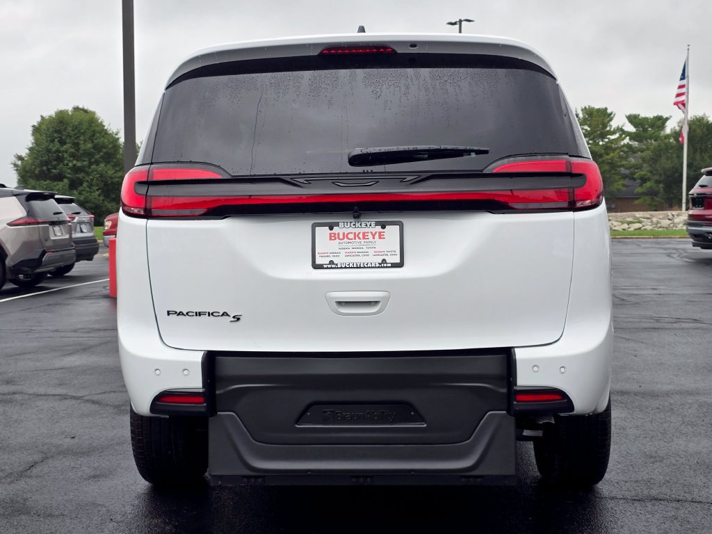 Used 2027 Chrysler Pacifica Select w/ S Appearance Package FWD image 7