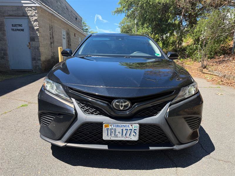 Used 2019 Toyota Camry SE FWD image 2