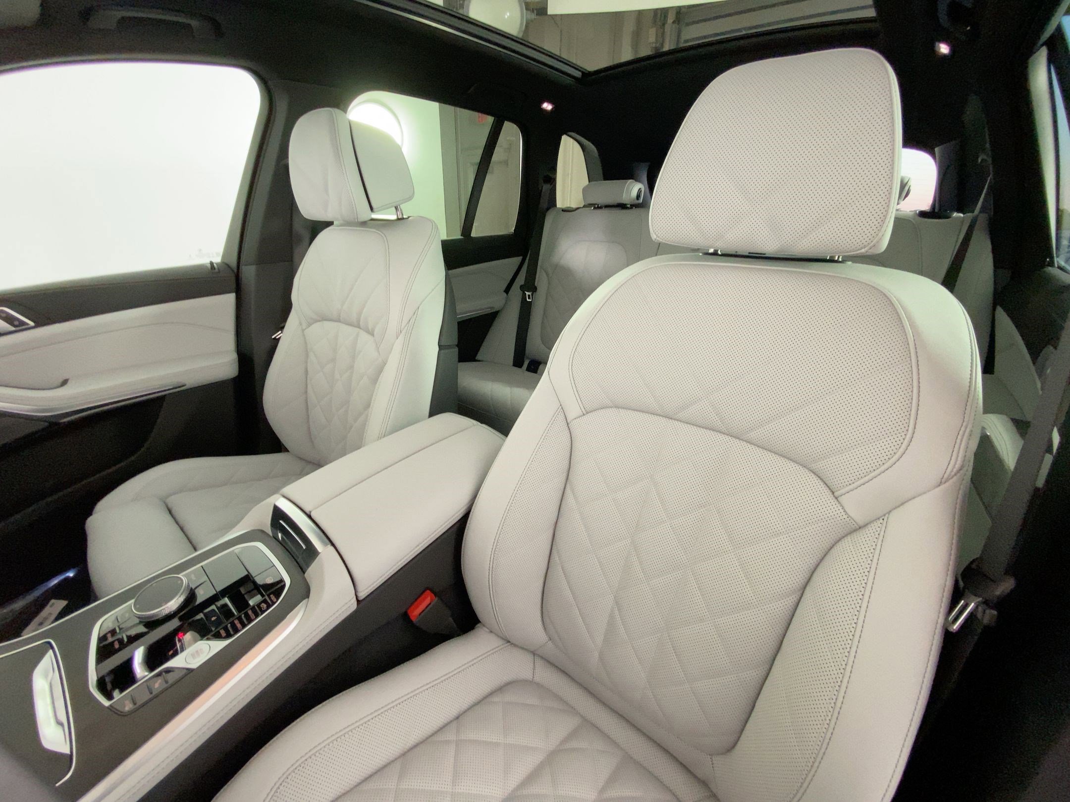 Used 2026 BMW X5 xDrive40i w/ Climate Comfort Package image 22