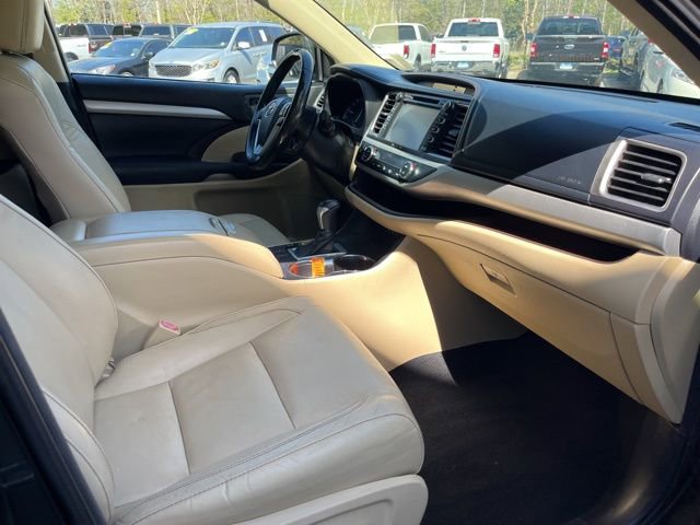 Used 2017 Toyota Highlander XLE image 15