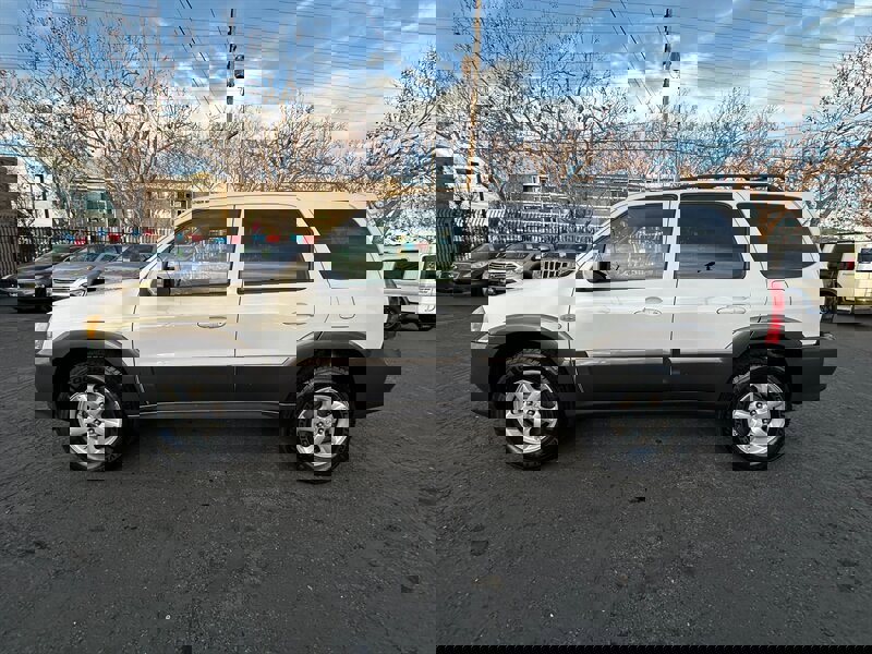 Used 2005 MAZDA Tribute s w/ Package 3 image 8