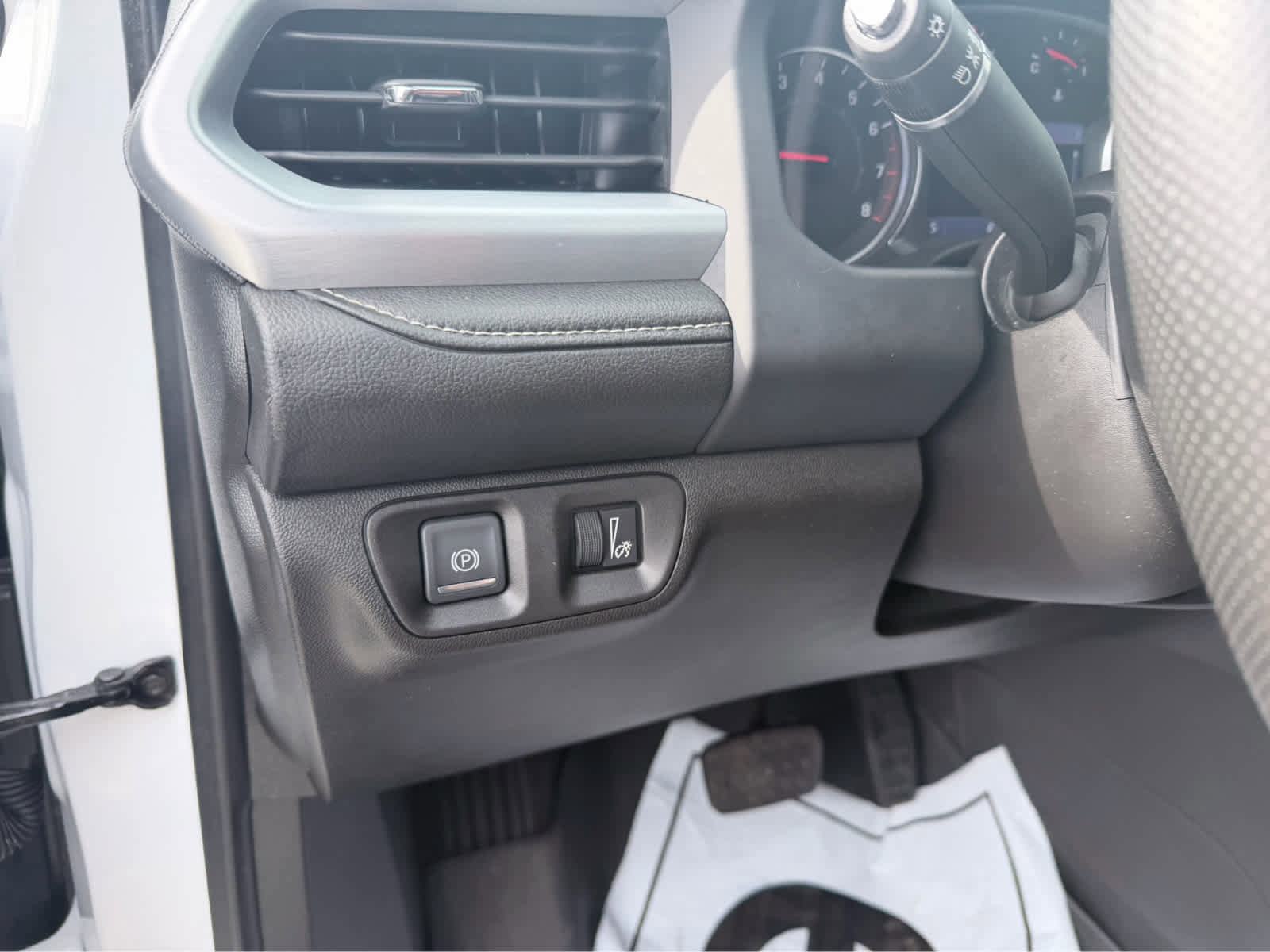 Used 2022 GMC Acadia SLE w/ Driver Convenience Package image 19