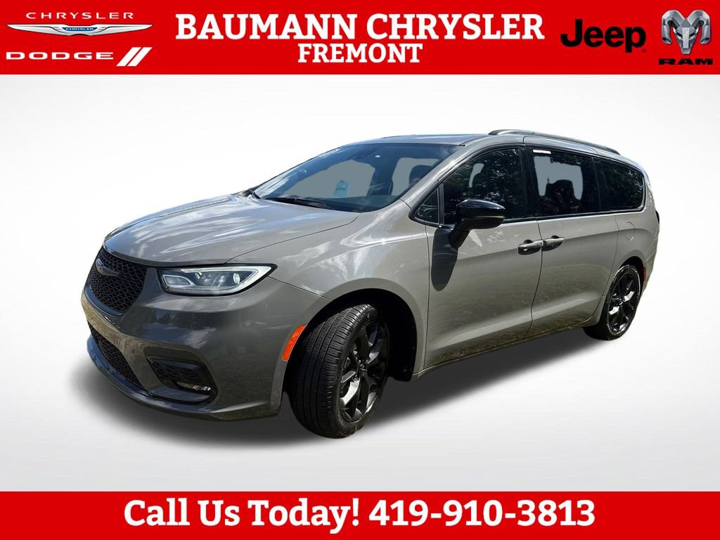 Used 2025 Chrysler Pacifica Limited FWD video 2