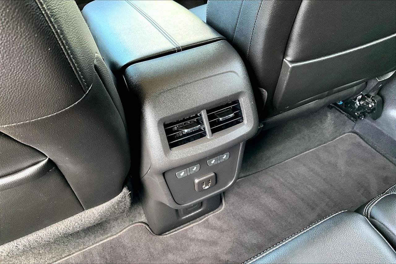 Used 2022 GMC Terrain Denali w/ Denali Premium Package AWD/4WD image 10