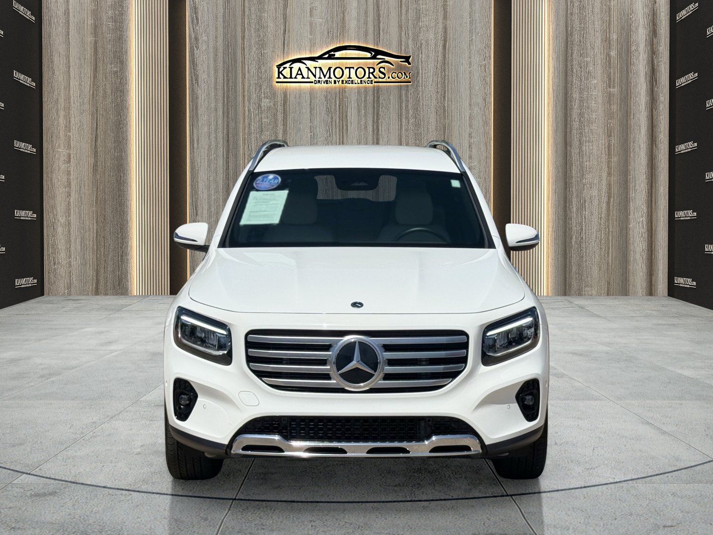 Used 2025 Mercedes-Benz GLB 250 image 2