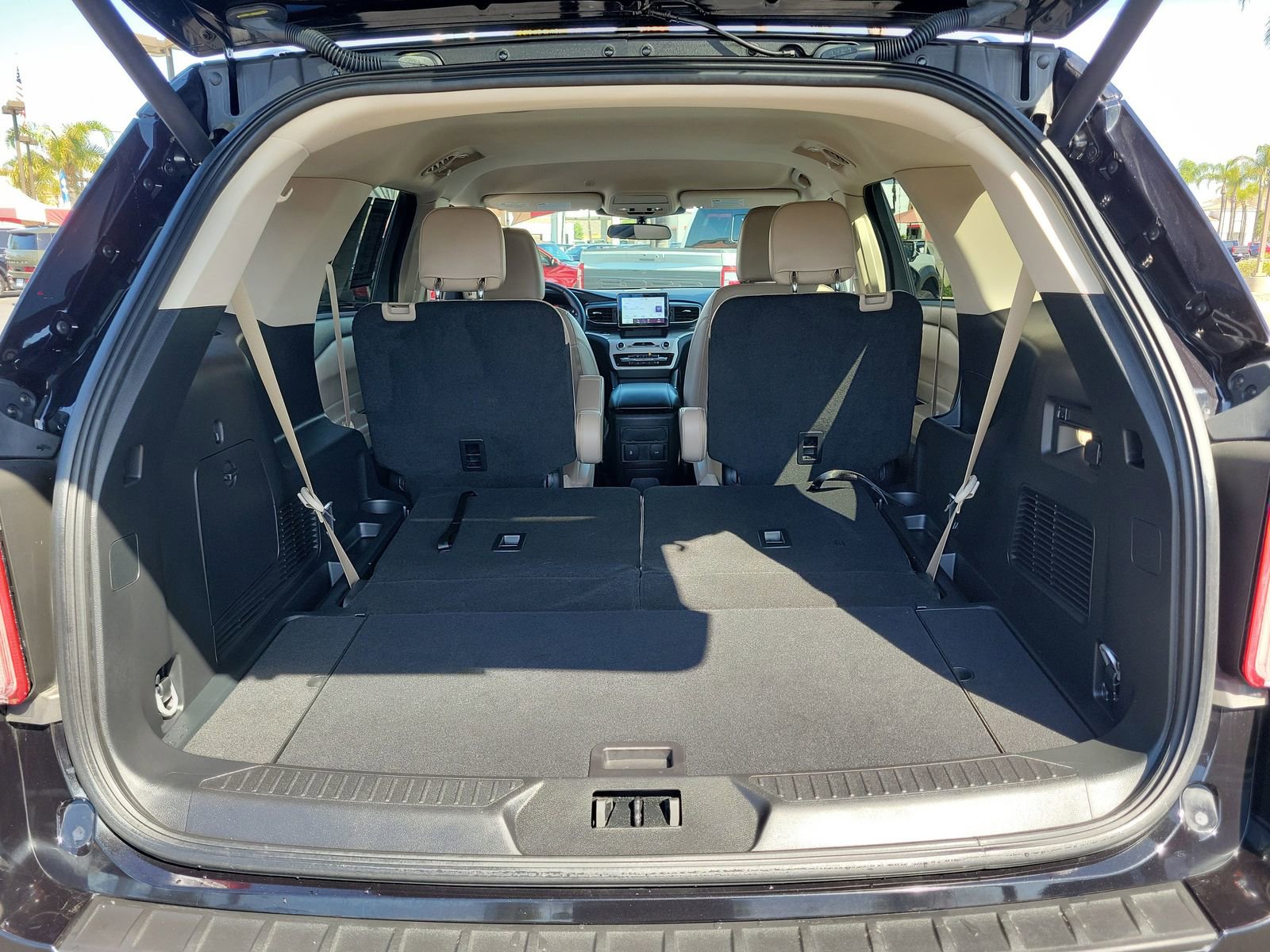 Used 2024 Ford Explorer XLT w/ Equipment Group 202A AWD/4WD image 28