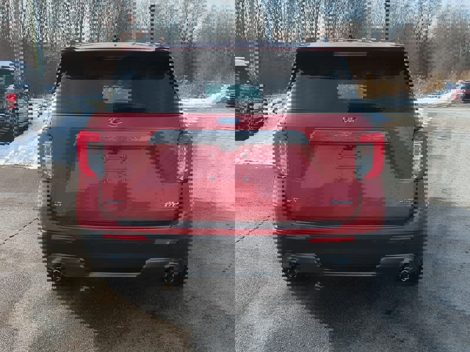 Used 2021 Ford Explorer XLT w/ Equipment Group 202A image 7