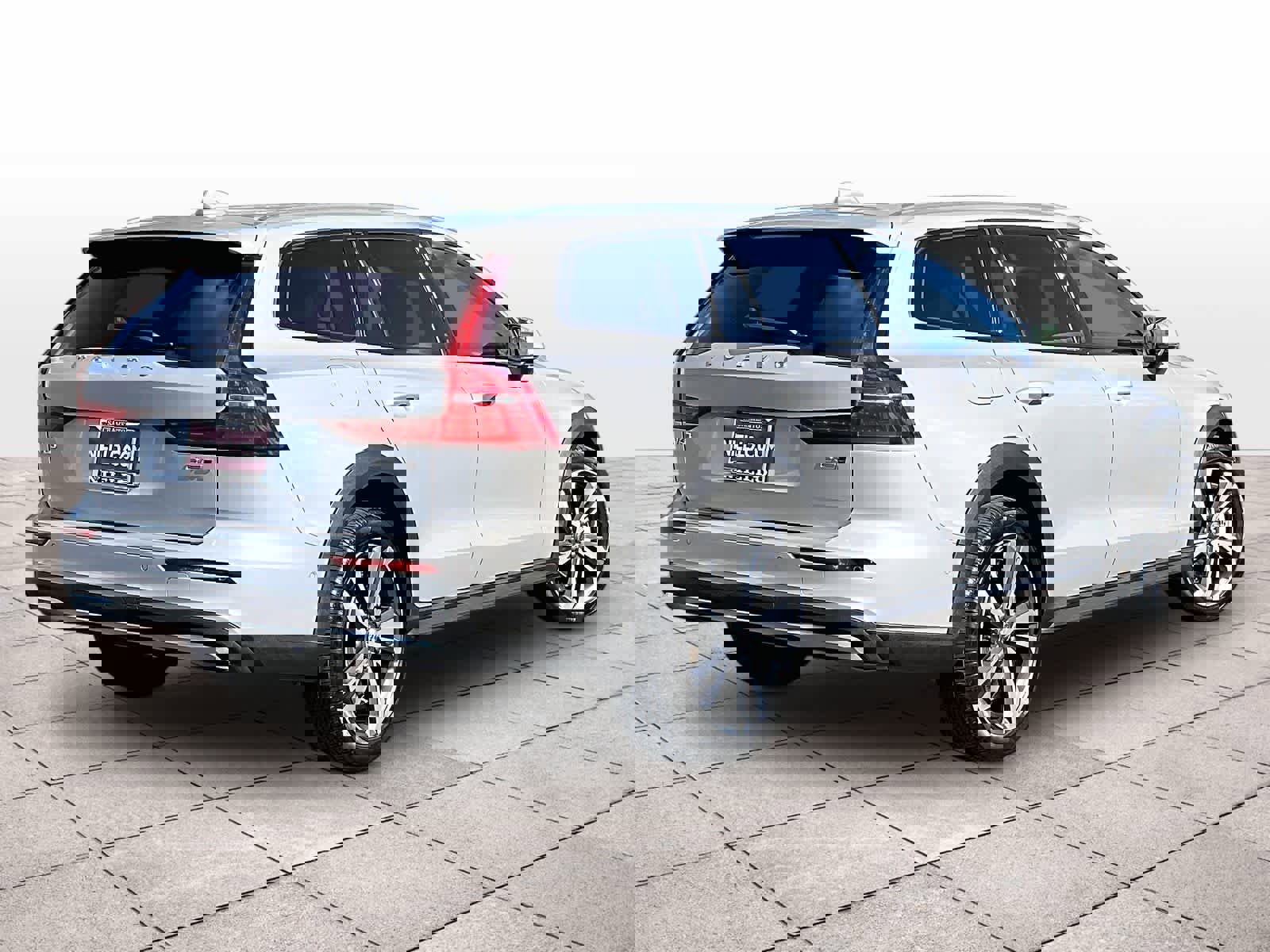 Used 2025 Volvo V60 B5 Cross Country Plus image 16