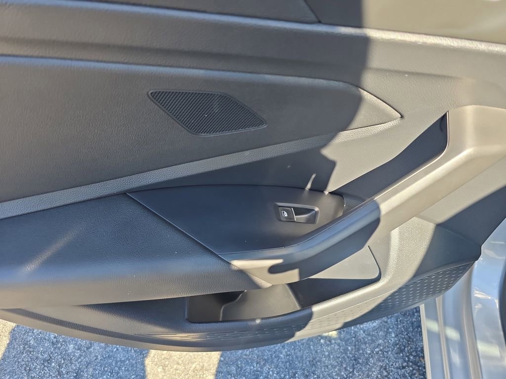 Used 2021 Volkswagen Jetta R-Line w/ R-Line Cold Weather Package image 9