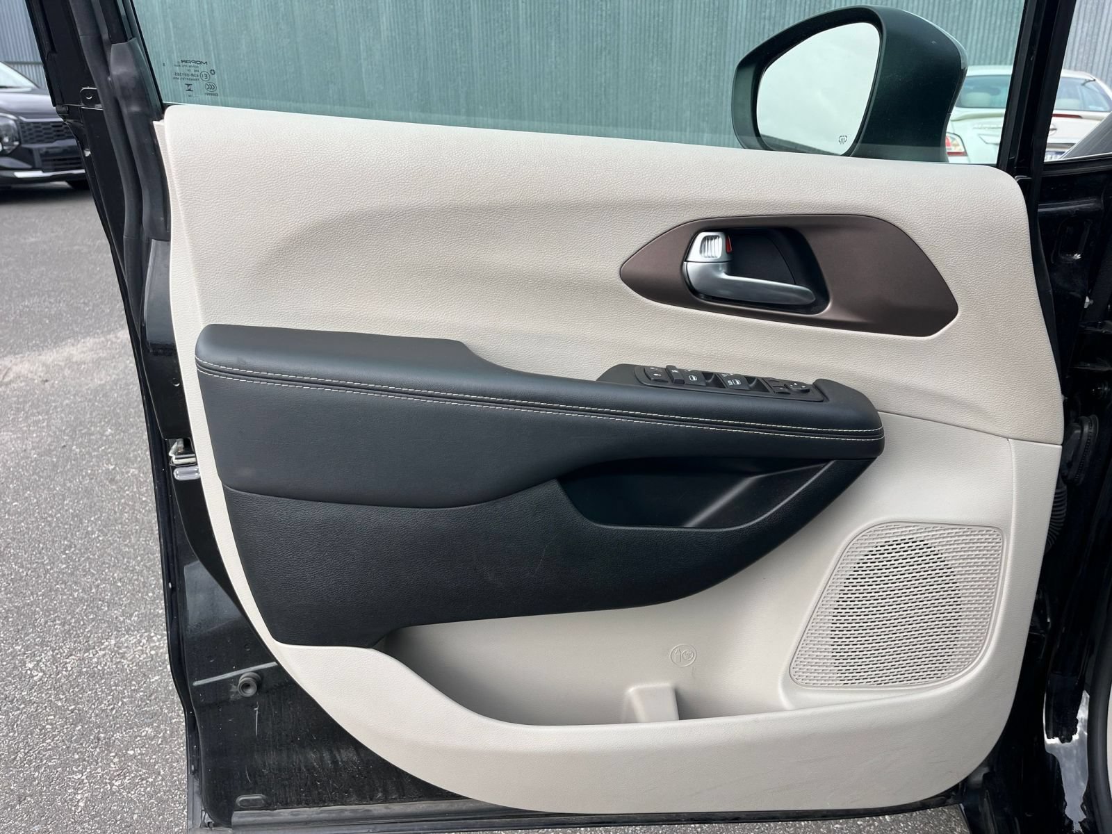 Used 2024 Chrysler Voyager LX FWD image 18