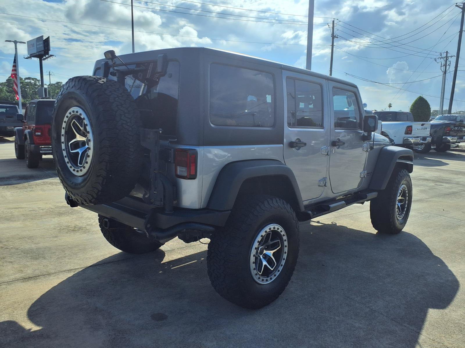 Used 2015 Jeep Wrangler Unlimited Rubicon w/ Max Tow Package AWD/4WD image 2