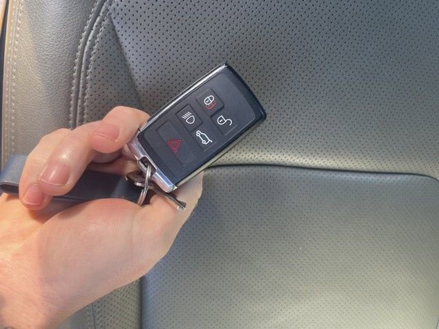 Used 2023 Land Rover Defender 90 S image 29