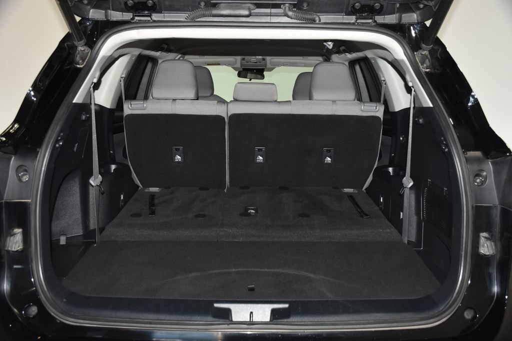 Used 2023 Toyota Highlander LE AWD/4WD image 32