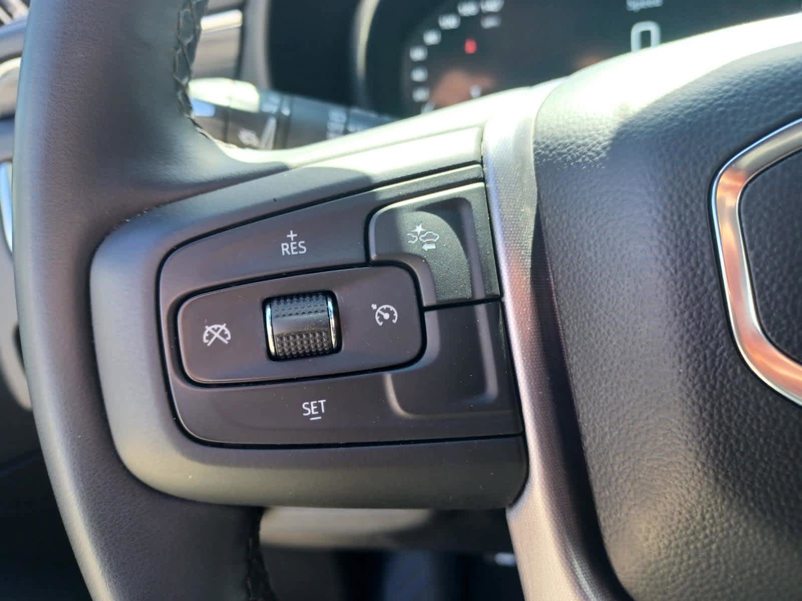 Used 2023 GMC Yukon XL SLT image 17