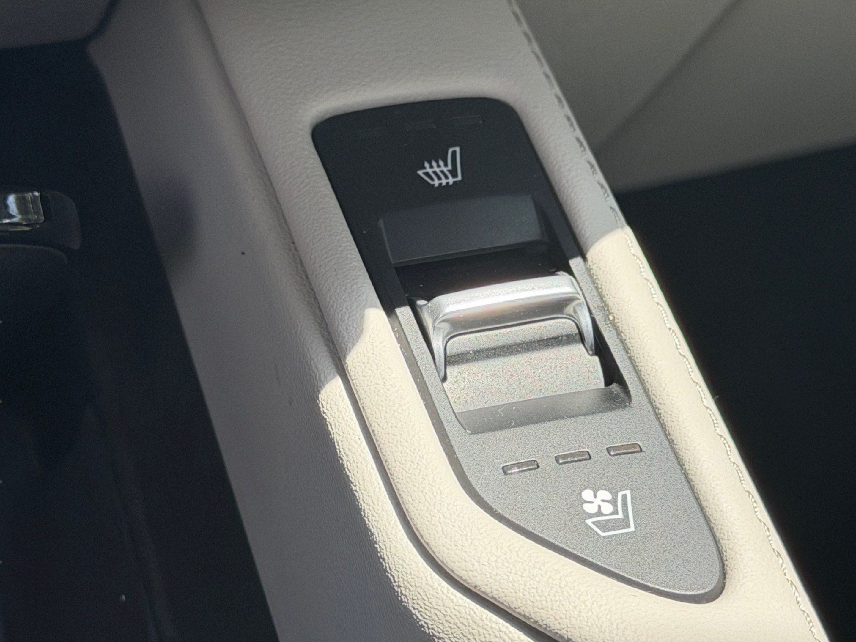 Certified 2022 Kia Telluride EX w/ EX Premium Package FWD image 36