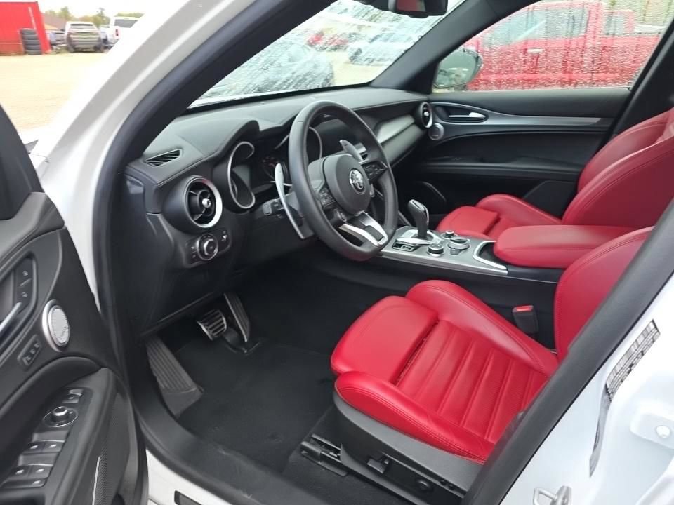 Used 2023 Alfa Romeo Stelvio Veloce AWD/4WD image 6