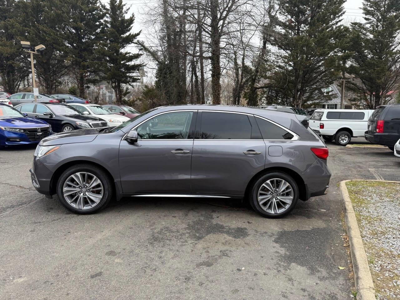 Used 2017 Acura MDX SH-AWD w/ Technology Package image 3