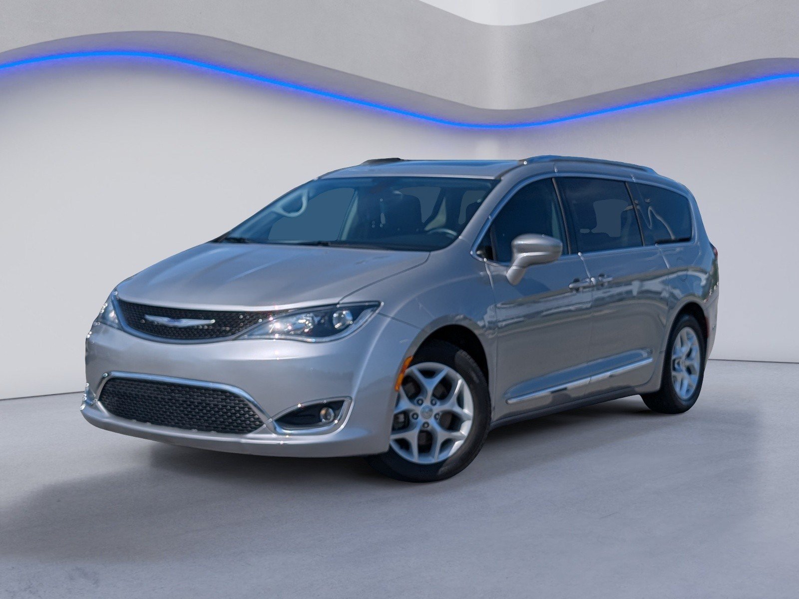 Used 2018 Chrysler Pacifica Touring-L Plus w/ Tire & Wheel Group FWD image 2
