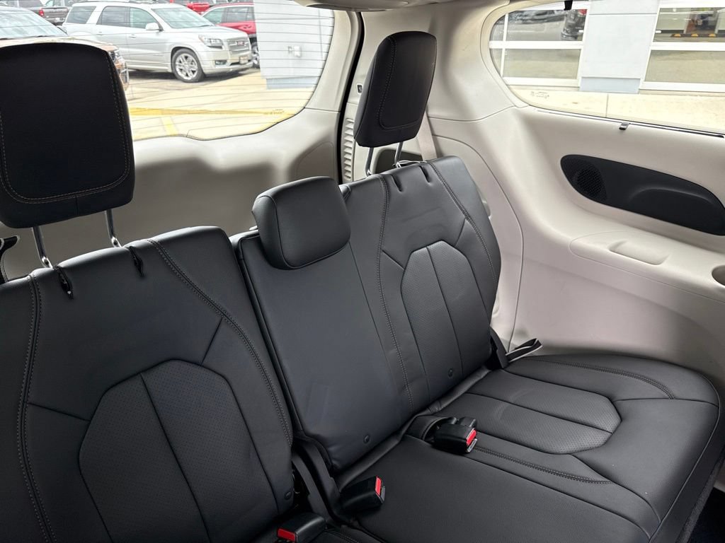 Used 2020 Chrysler Pacifica Touring-L Plus FWD image 49