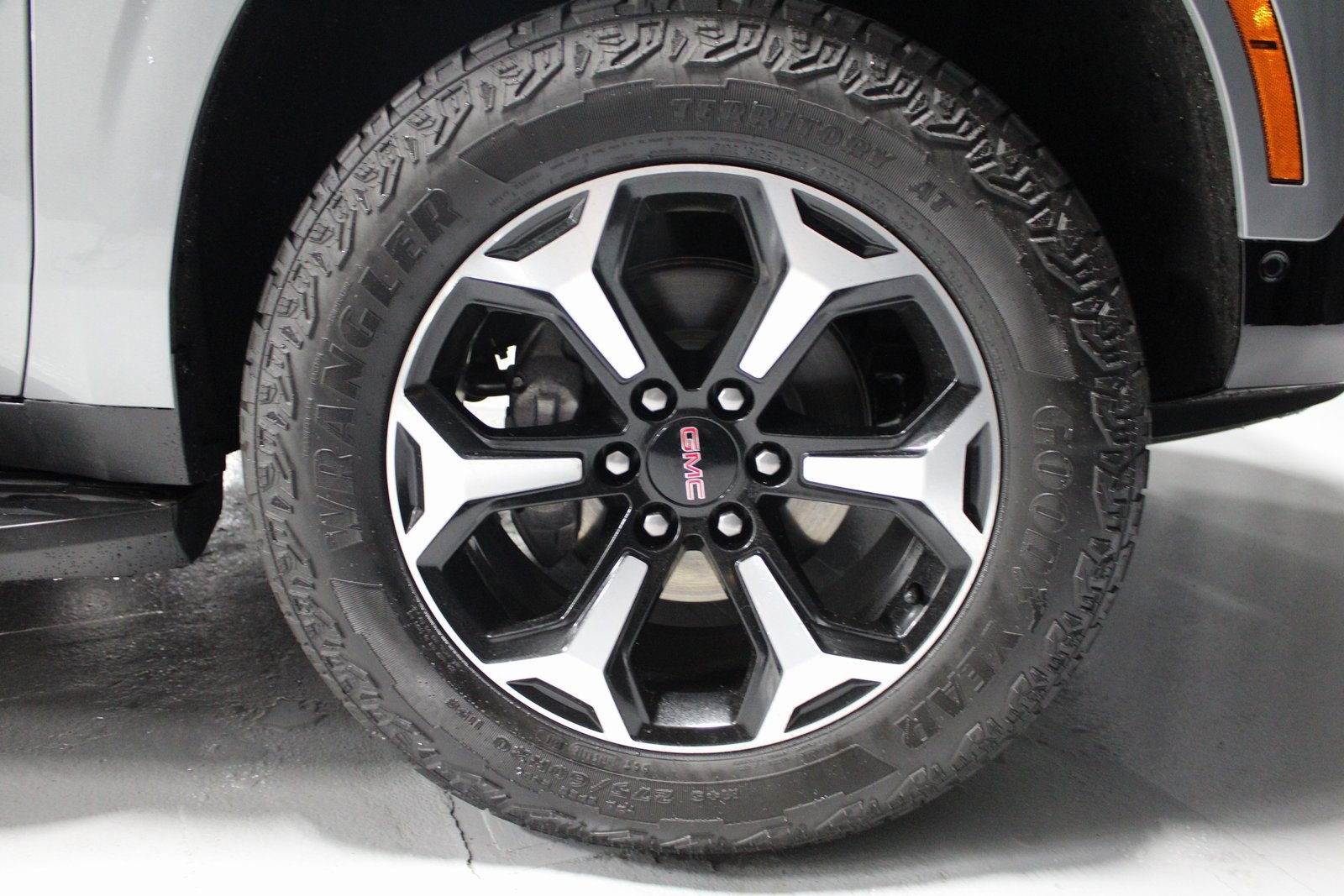 Used 2025 GMC Yukon XL AT4 w/ Premium Trailering Package image 14