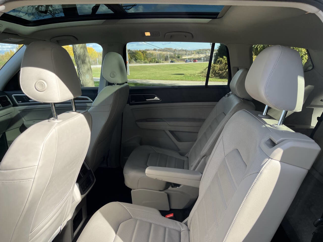 Used 2019 Volkswagen Atlas SEL Premium image 31