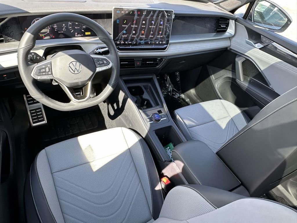 New 2026 Volkswagen Tiguan SE R-Line AWD/4WD image 10